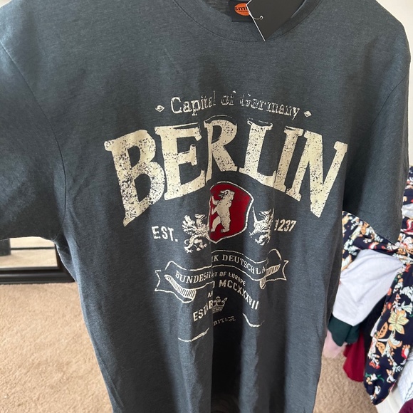 Men’s T shirt - Picture 1 of 3